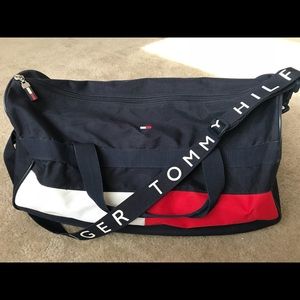 VINTAGE TOMMY HILFIGER DUFFLE BAG